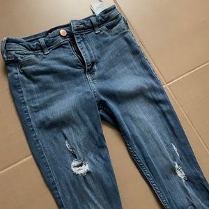 Hollister medium wash ripped high rise jean legging. Size 0. Waist 24
